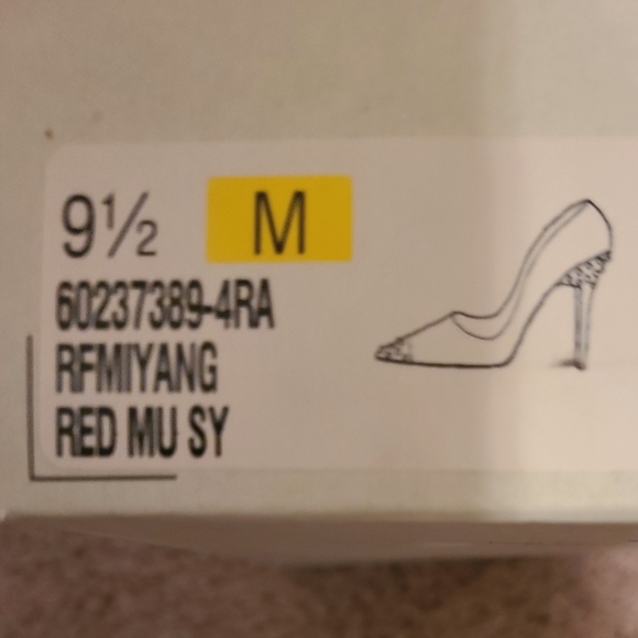 Rachel by Rachel Roy Heels - Picture 2 of 12